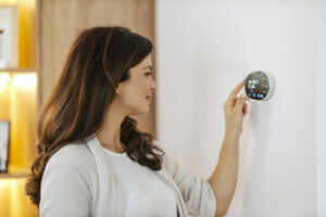 Smart Thermostats Can Save Energy Smart thermostats help cut energy bills because they do more than just turn your heat on or off.